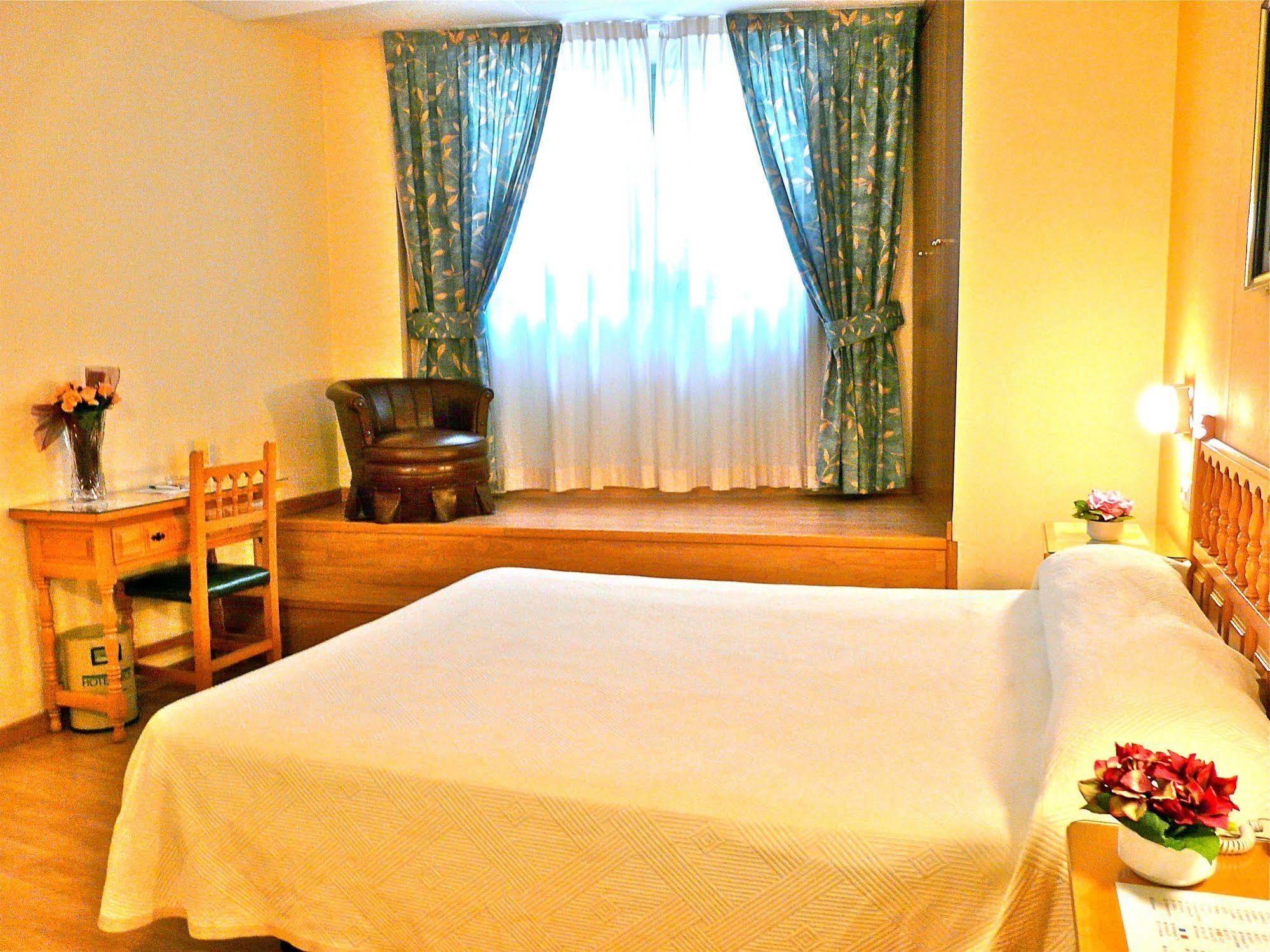 Hotel Nice La Seu d'Urgell Eksteriør bilde